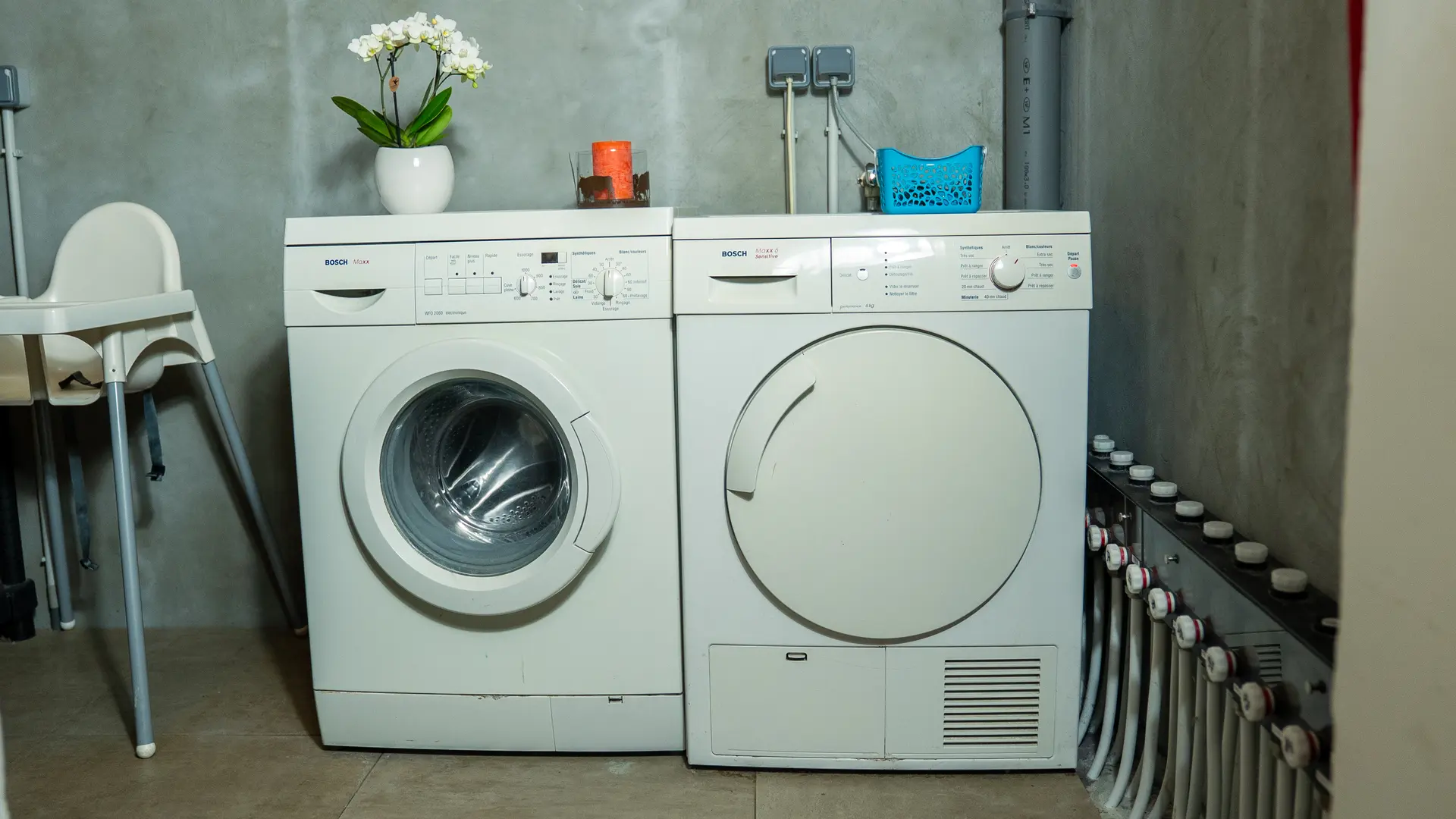 Entre nous_Châtel_buanderie avec lave-linge et sèche-linge