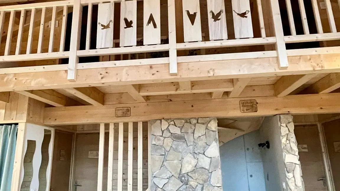 Table à manger et balcon