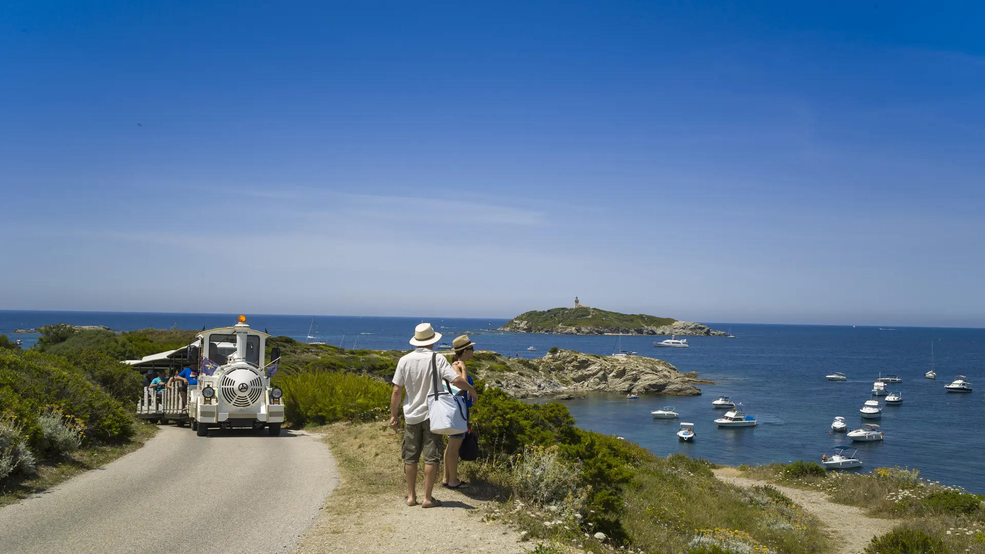 Petit train ou tour de l'île à pied