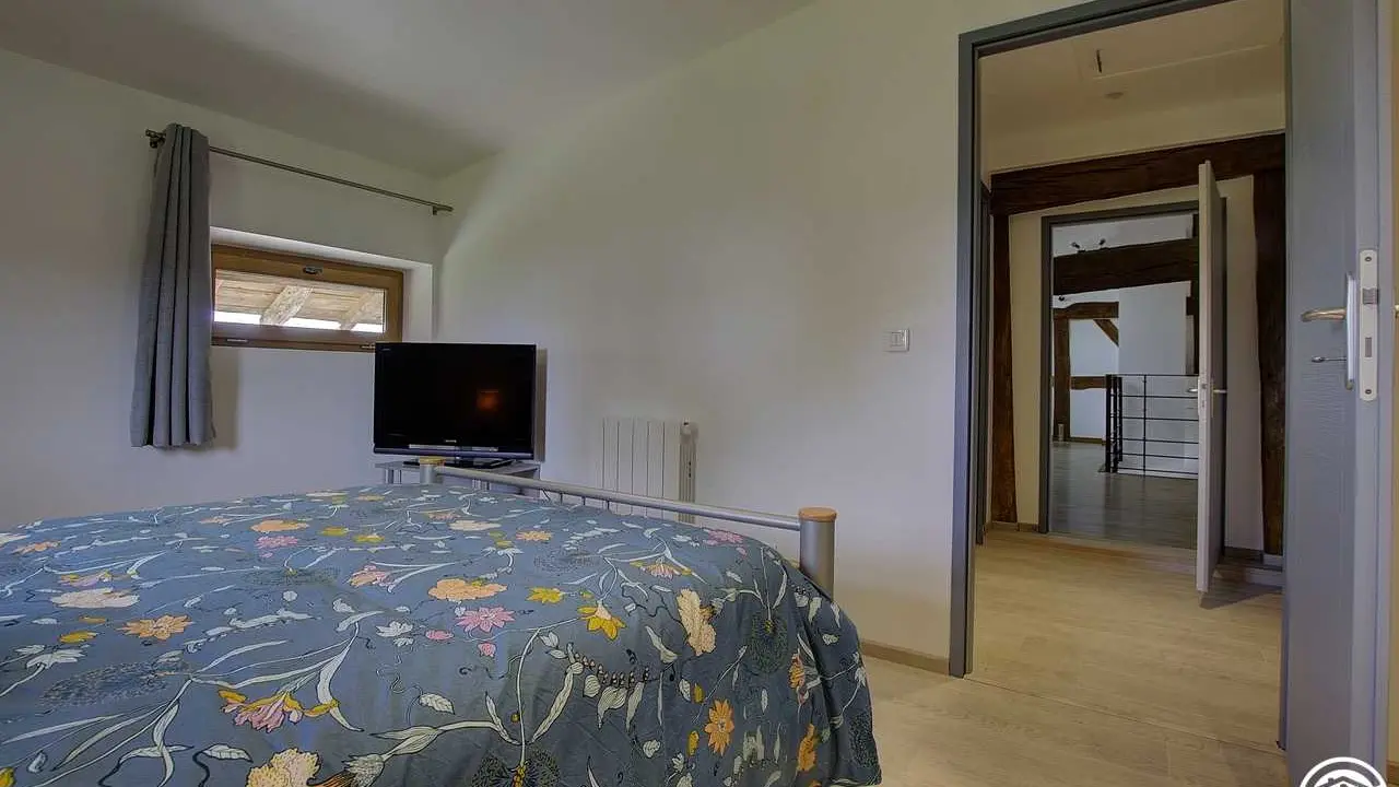 La chambre Alix avec son hall d'accès depuis la mezzanine