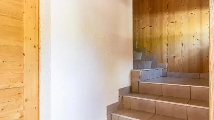 Escalier intérieur menant au gîte
