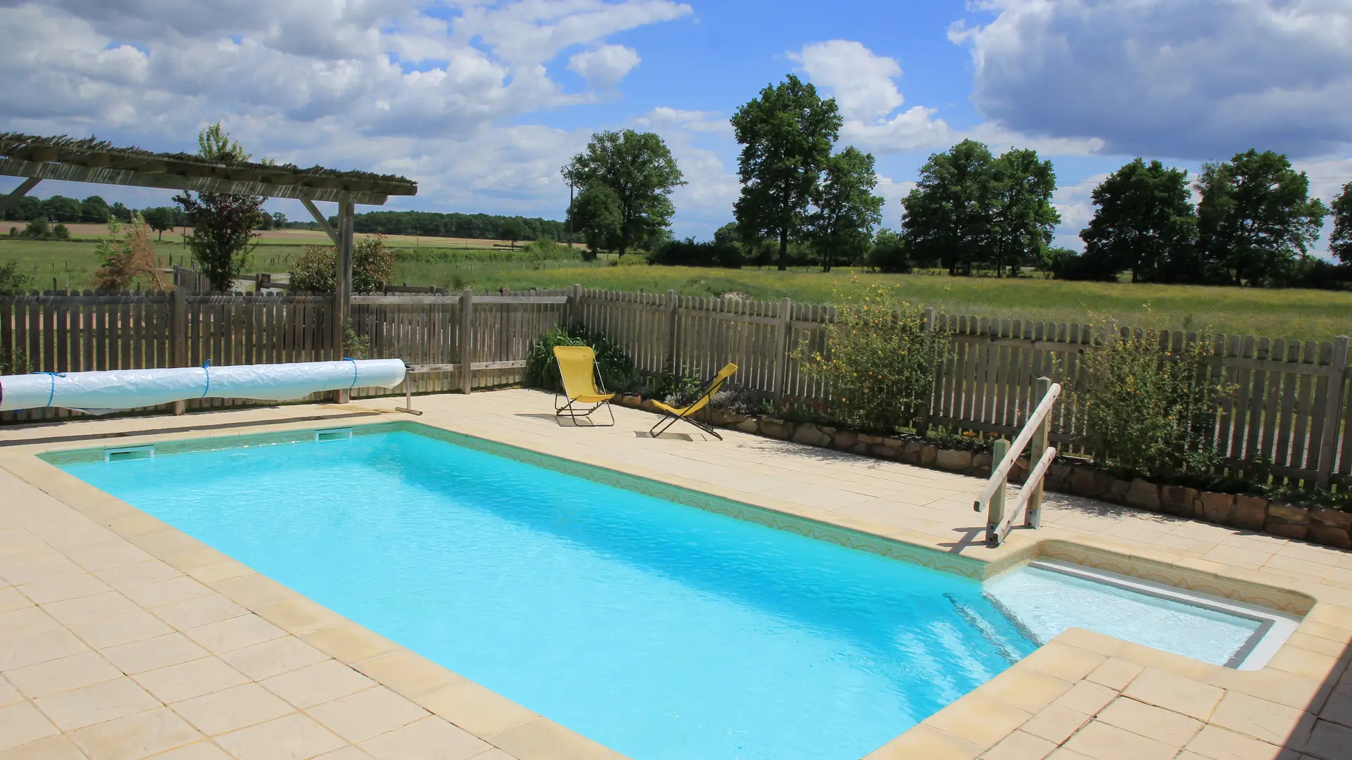 Vue champêtre depuis la piscine