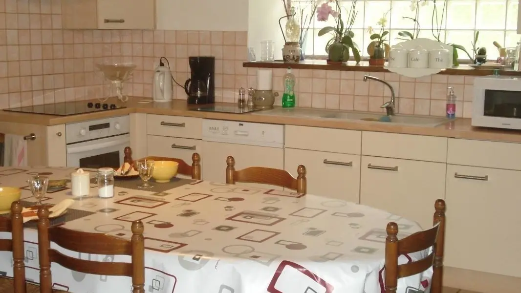 coin petits déjeuners et coin cuisine pouvant être mis à disposition