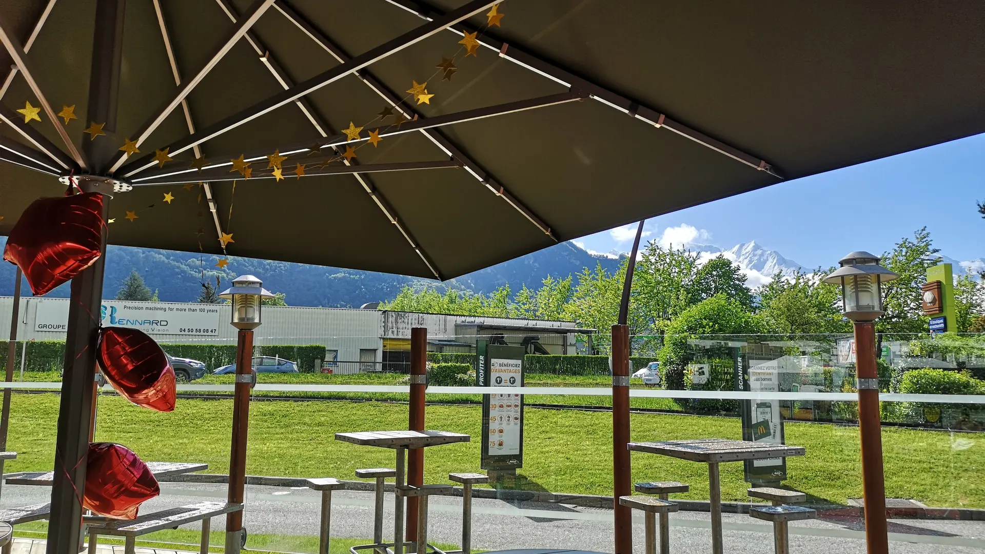 McDonalds Sallanches terrasse vue Mt-Blanc