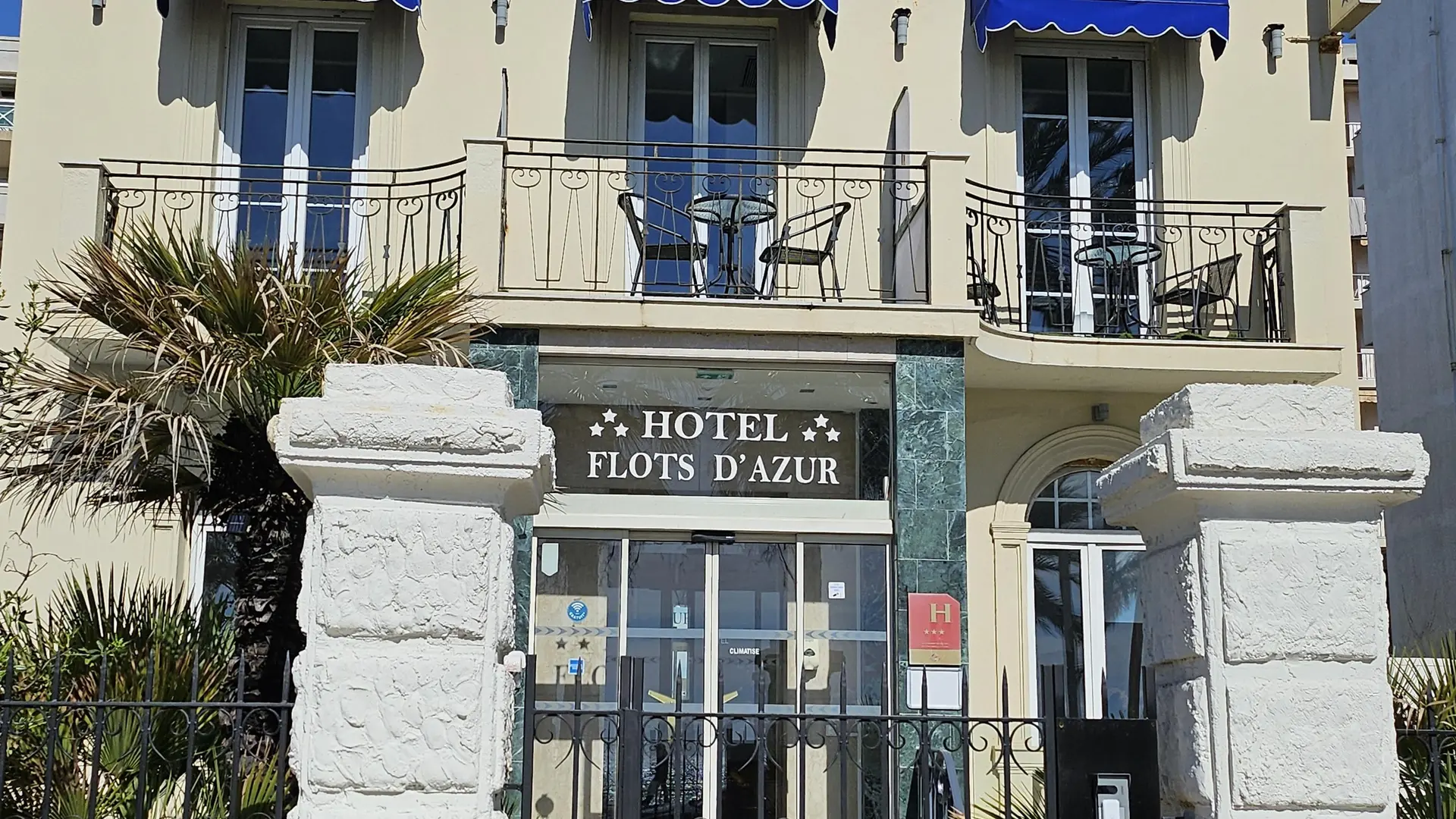 façade de l'hôtel vue de la Promenade