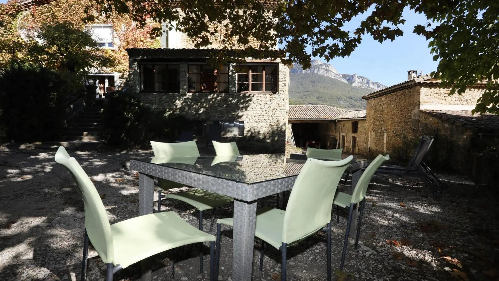 Salon de jardin à l'ombre