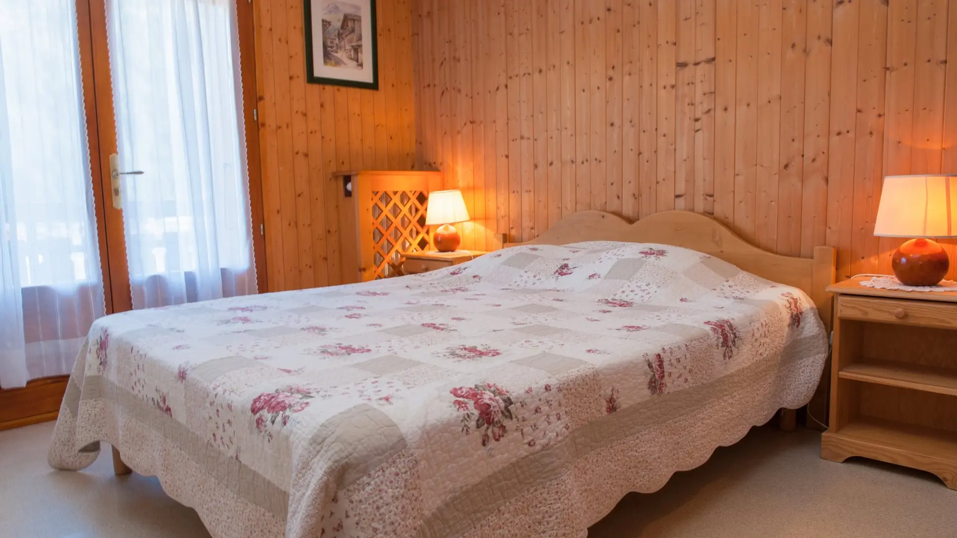 Chambre avec lit double/Bedroom with a double bed-Tilleuls n°02-Le Grand-Bornand
