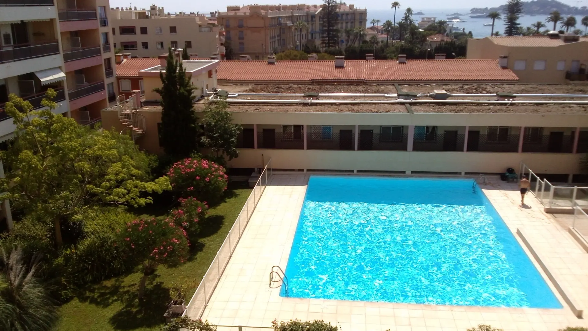 piscine collective ouverte de mai à octobre