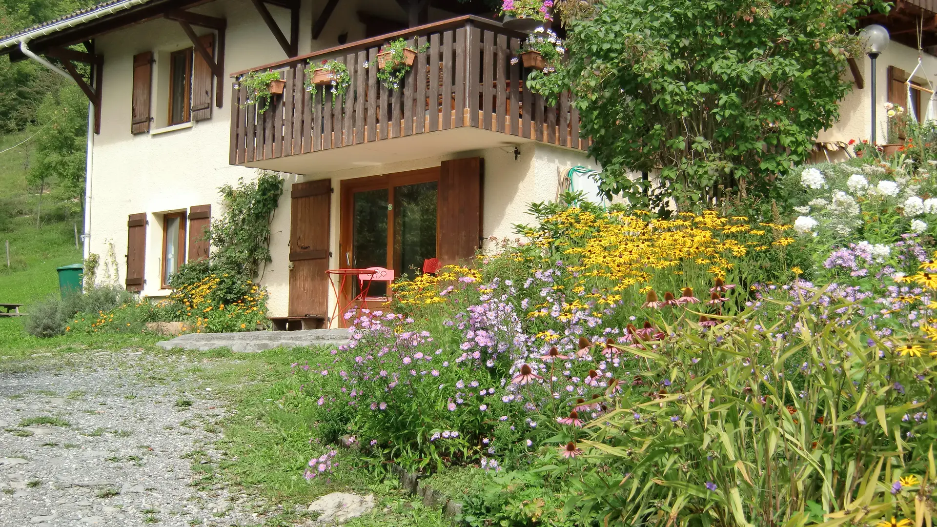 Yak & Yeti façade