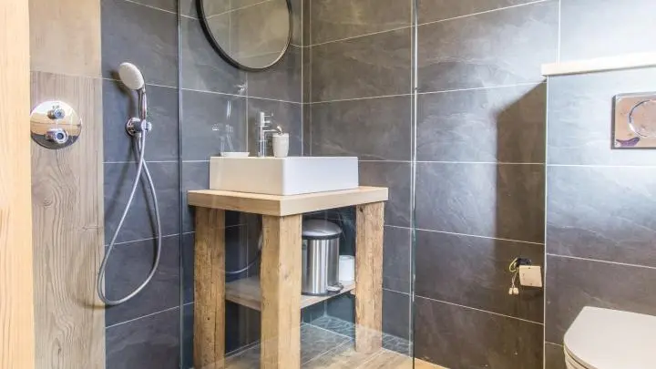 Salle d'eau privative de la chambre du rez-de-chaussée