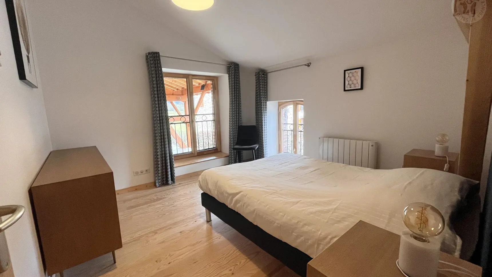Chambre 2 : 1 lit 140 x 190