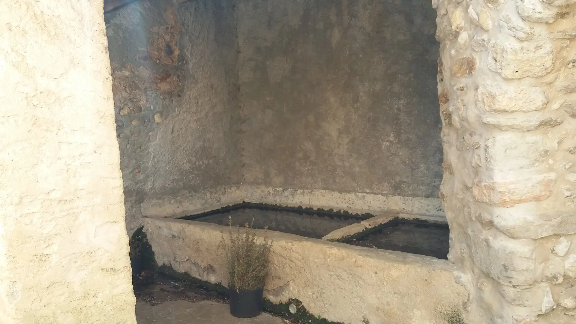 Lavoir fontaine basse