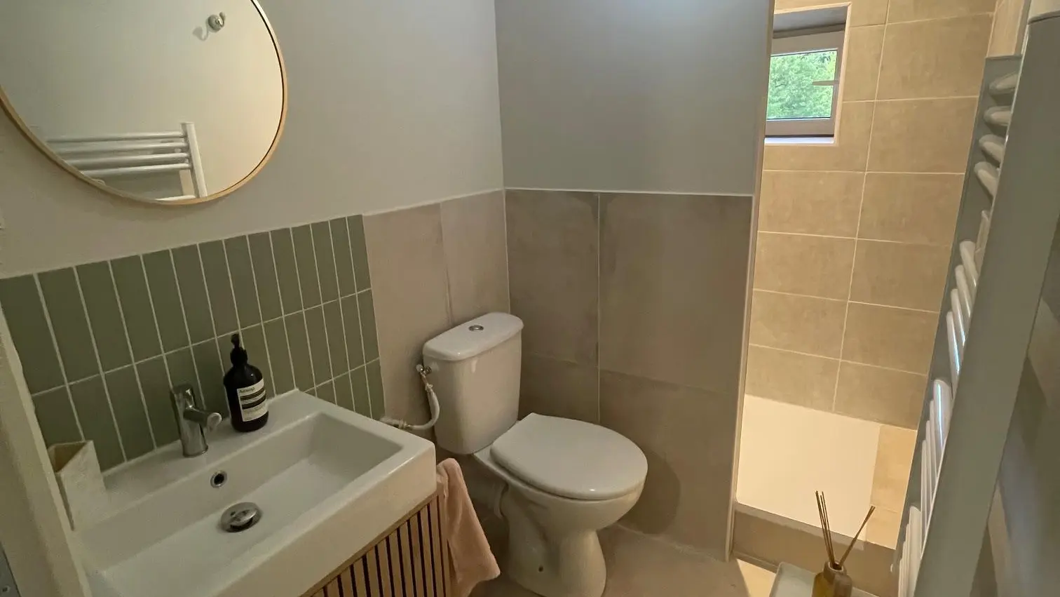 Salle de bain verte