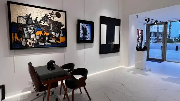 Shun Gallery