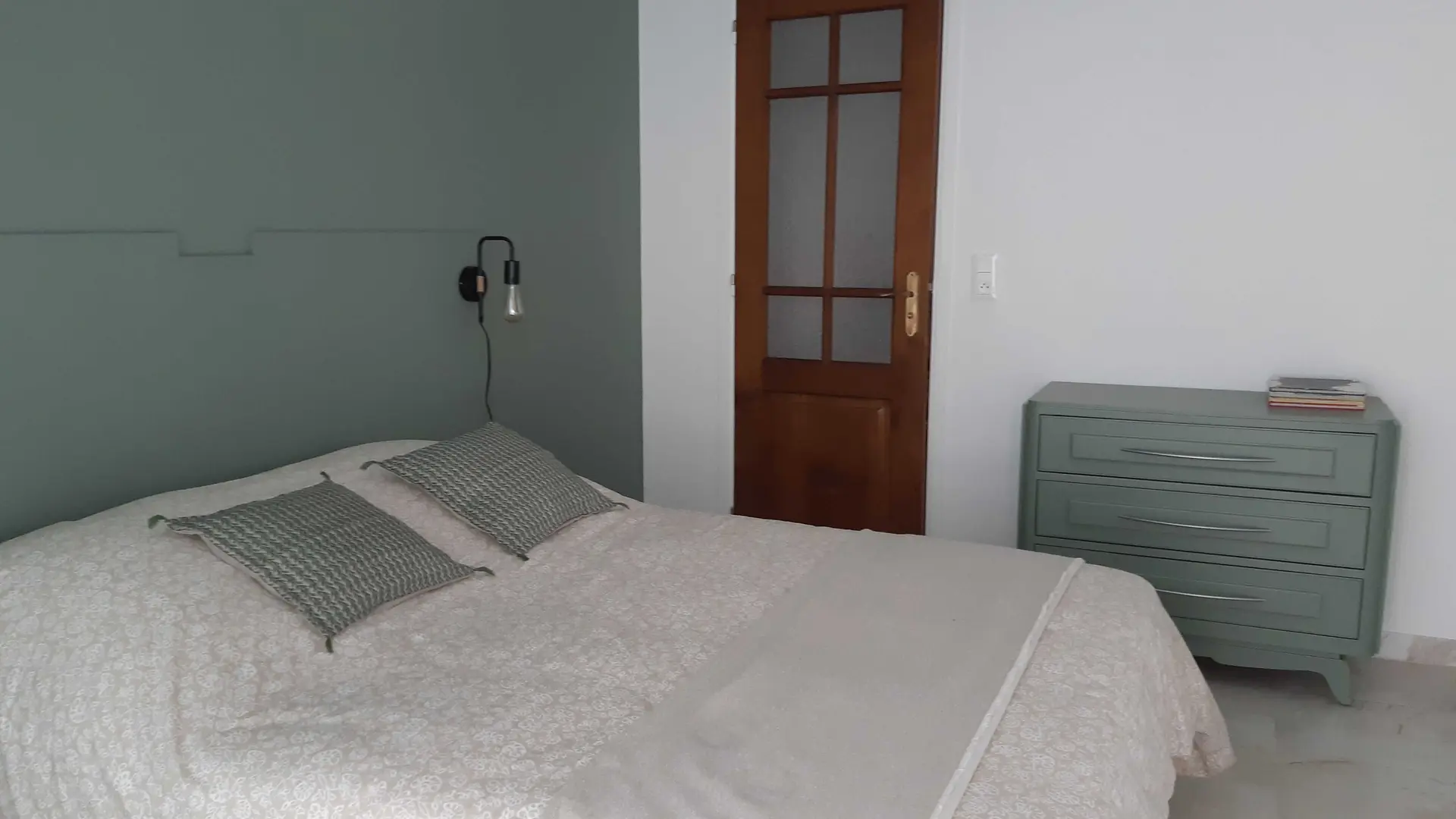 Chambre lit 140 cm City-Break le Capri - Le Cannet - Gîtes de France Alpes-Maritimes