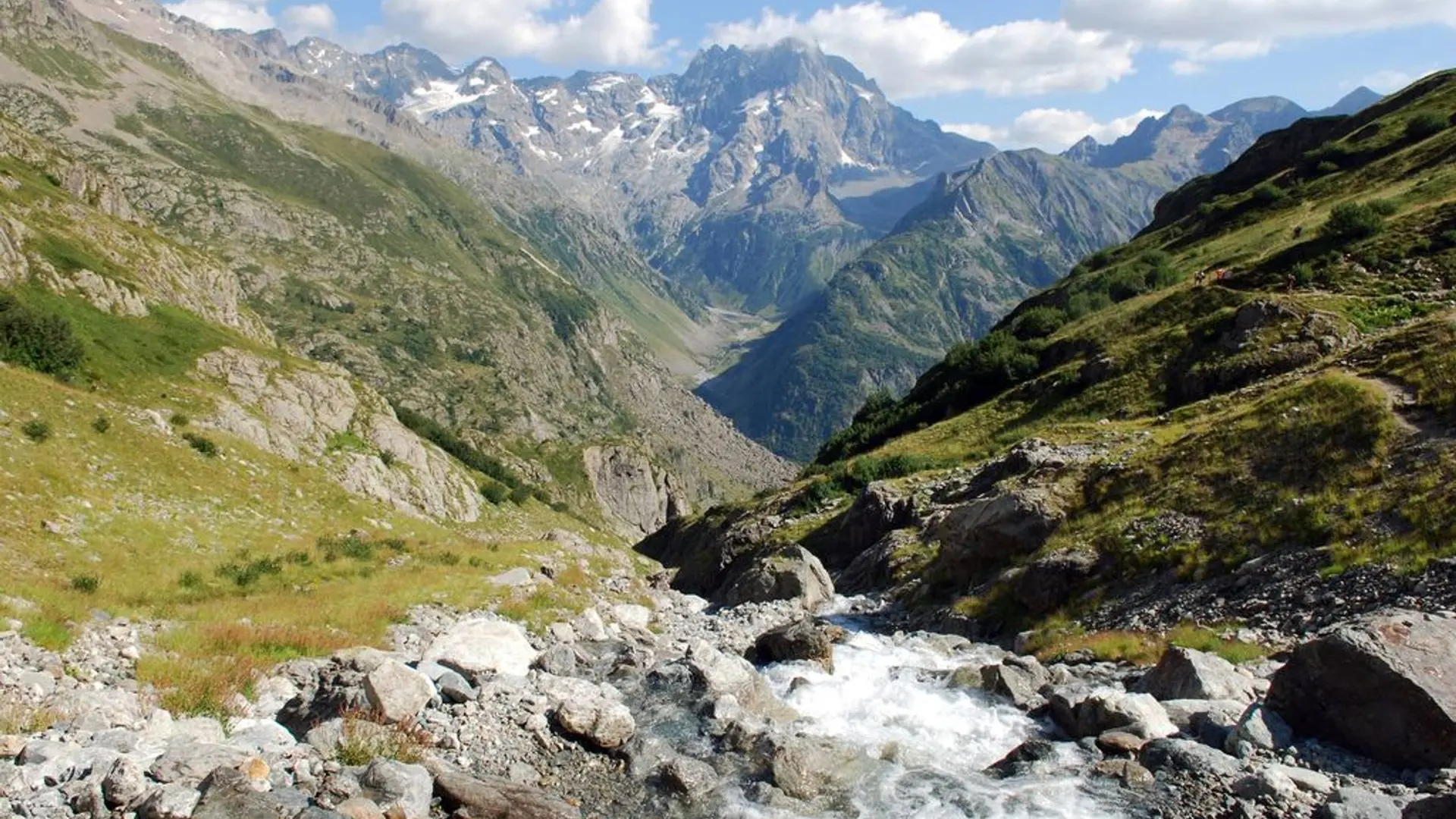 Le torrent de Muande Bellone et le Sirac en dernier plan