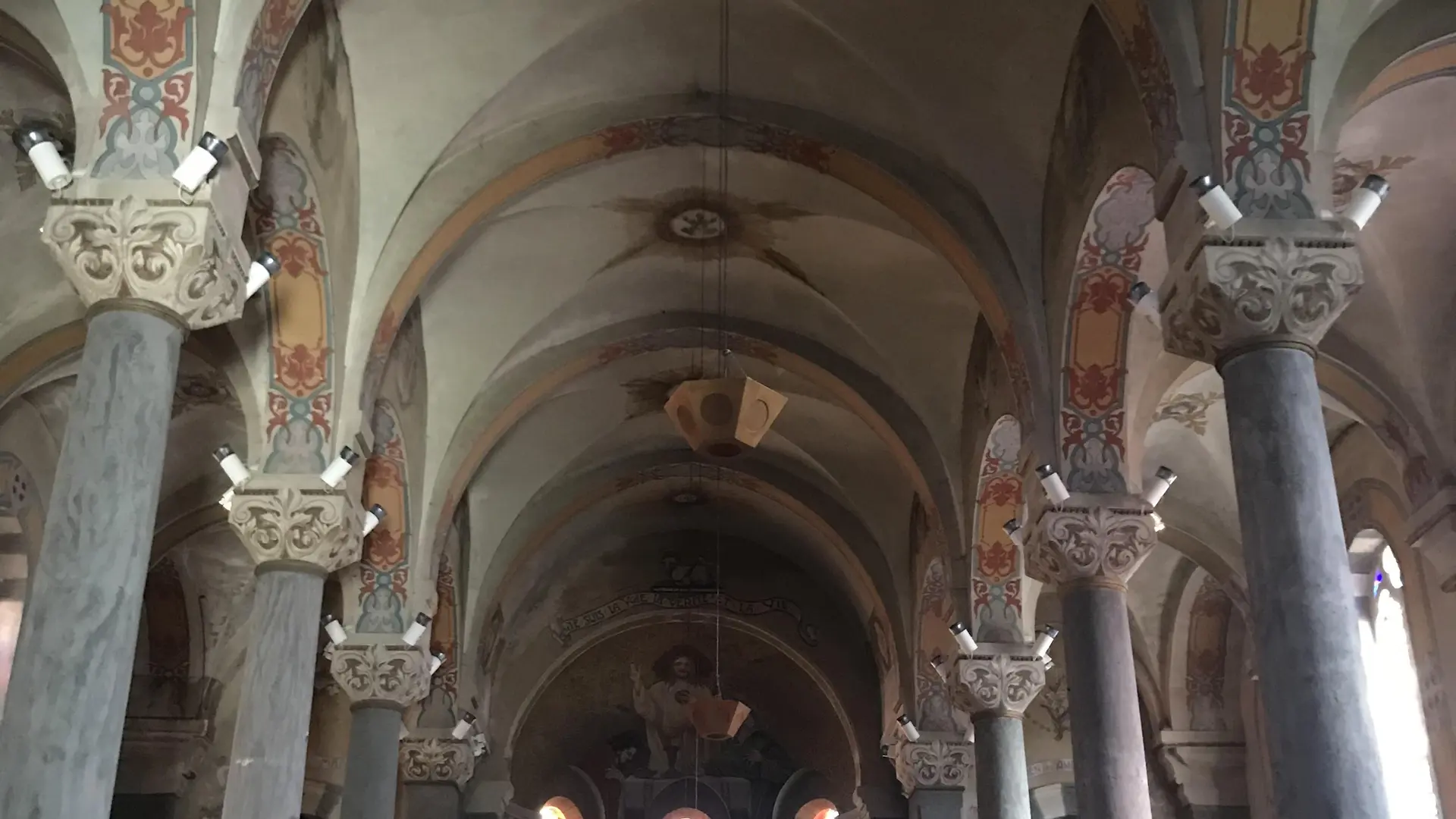 L'intérieur de l'église de Chalmazel