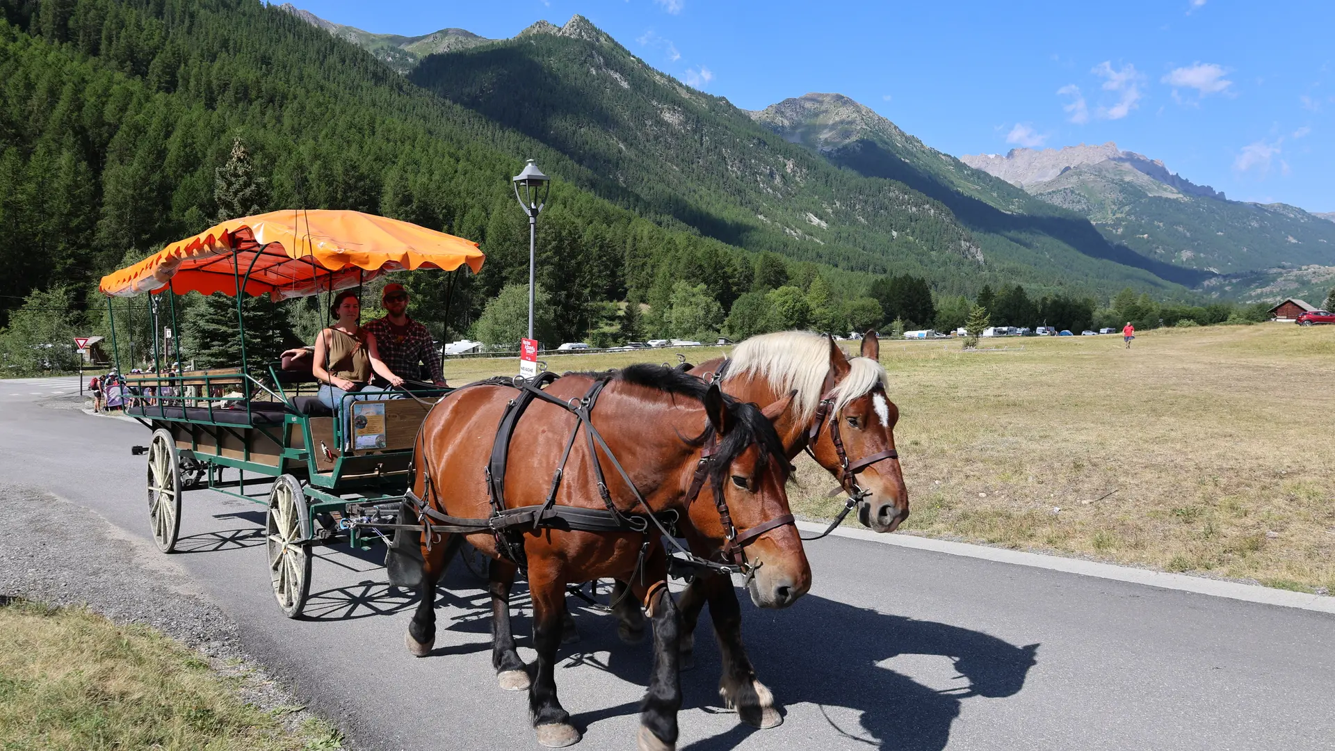 Départ de la balade en caleche à Roubion (Névache)