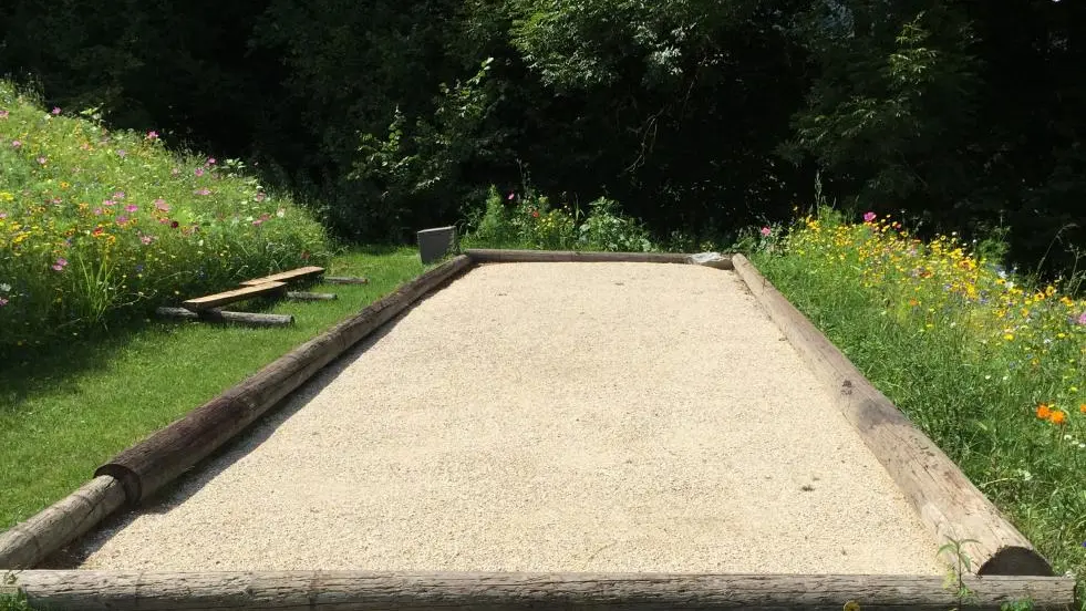 Le terrain de pétanque