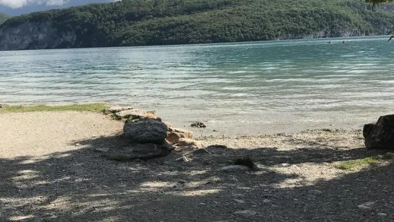 Accès au lac à 400 mètres du gîte