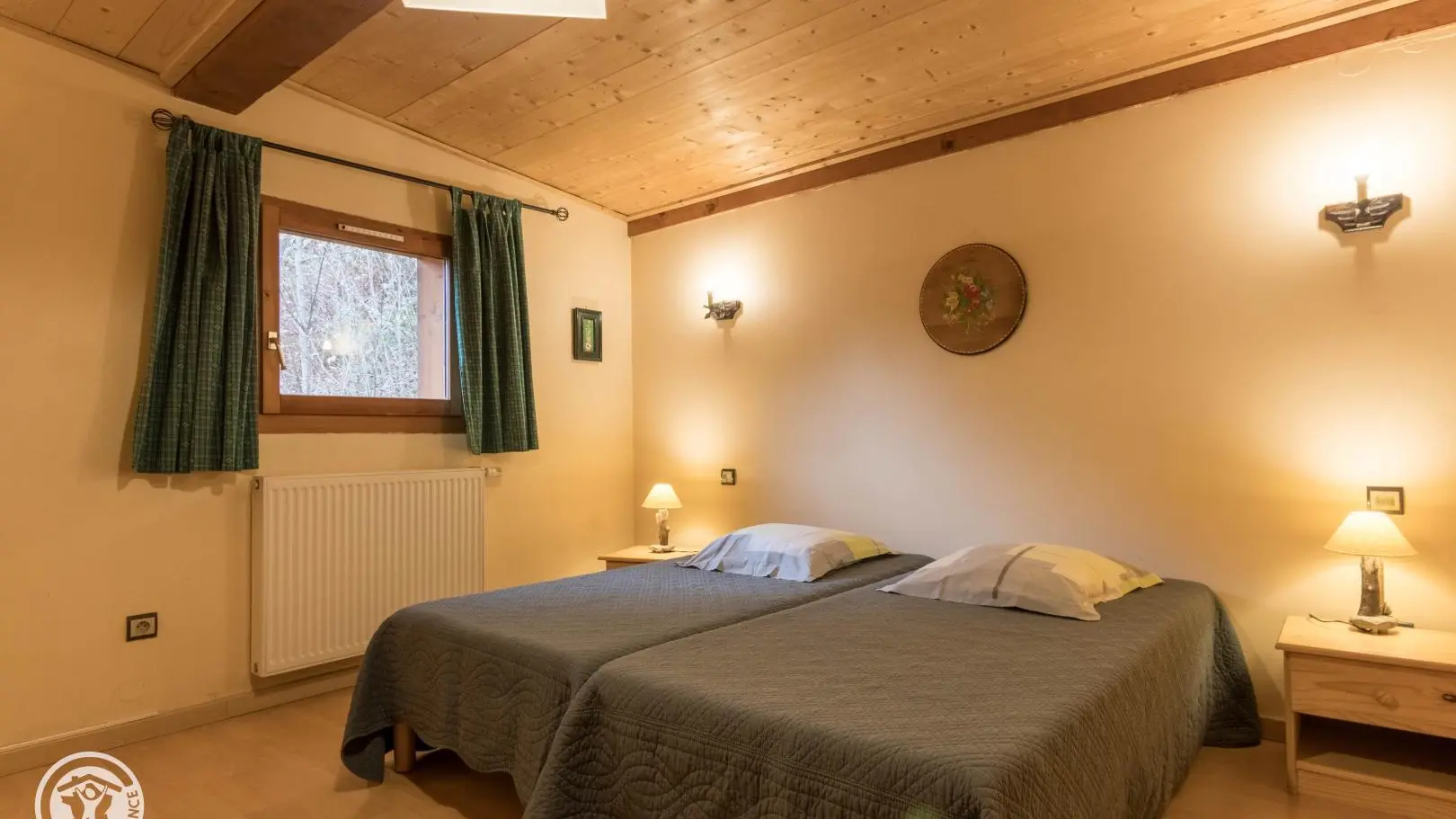 Un lit médicalisé peut être installé dans cette chambre (Sur demande auprès de la pharmacie de Thônes)