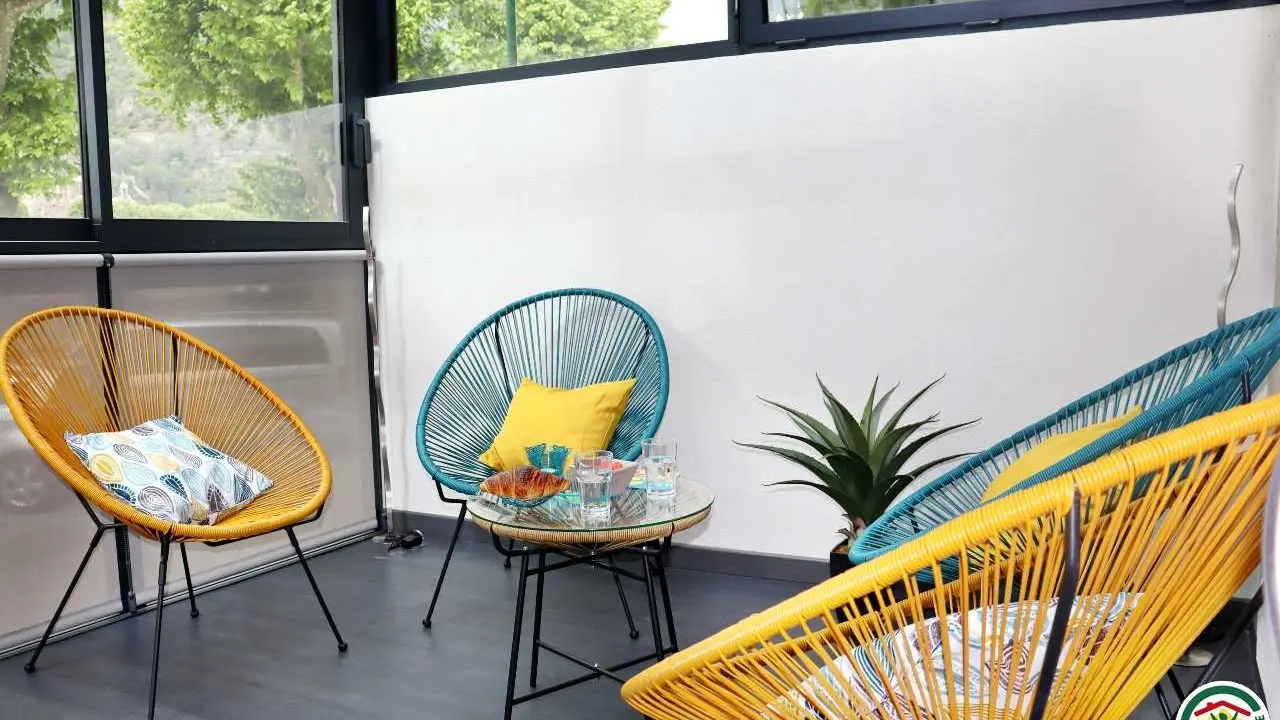 Véranda avec vue sur le Rhône