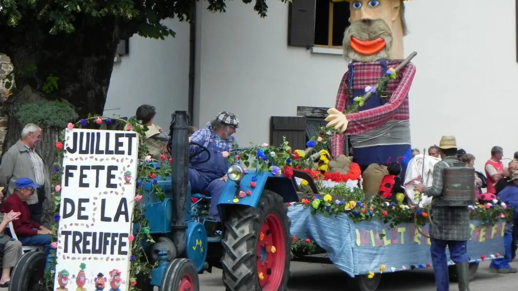 Fête de la treuffe à Belleroche en juillet