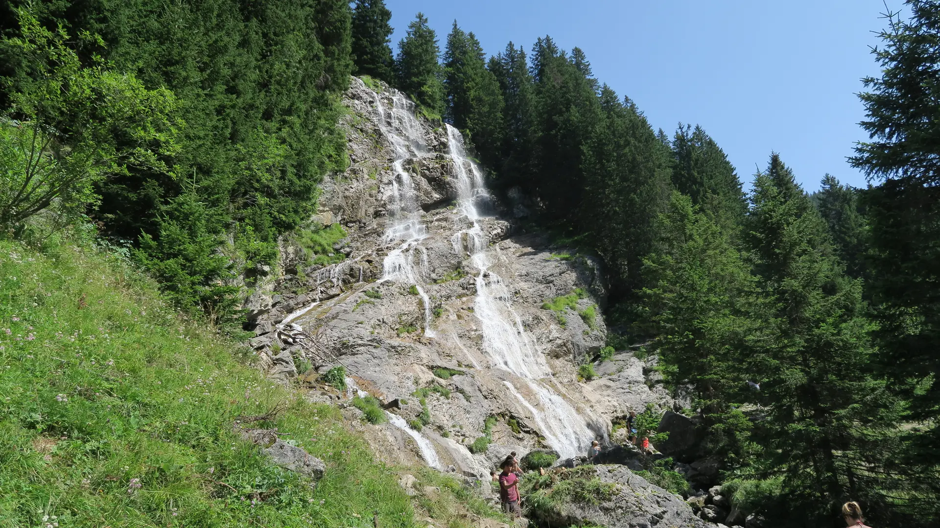 Cascade des Brochaux en été