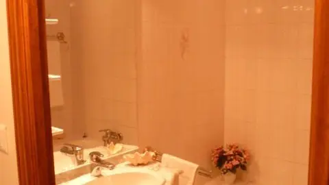 Gîte La Roche Rouge-Salle de bains-Colomars-Gîtes de France des Alpes-Maritimes