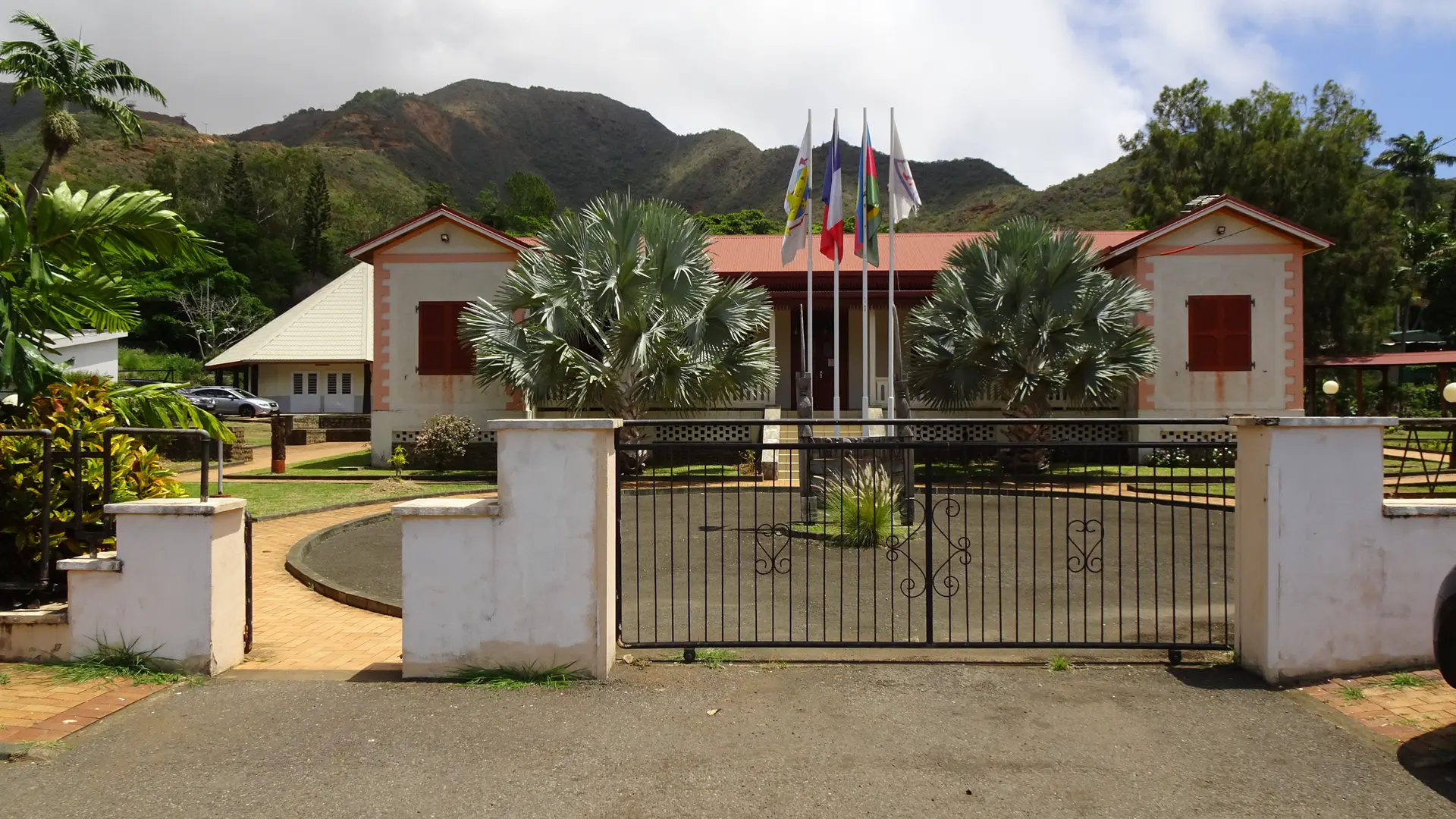 Mairie de Thio - vue de face