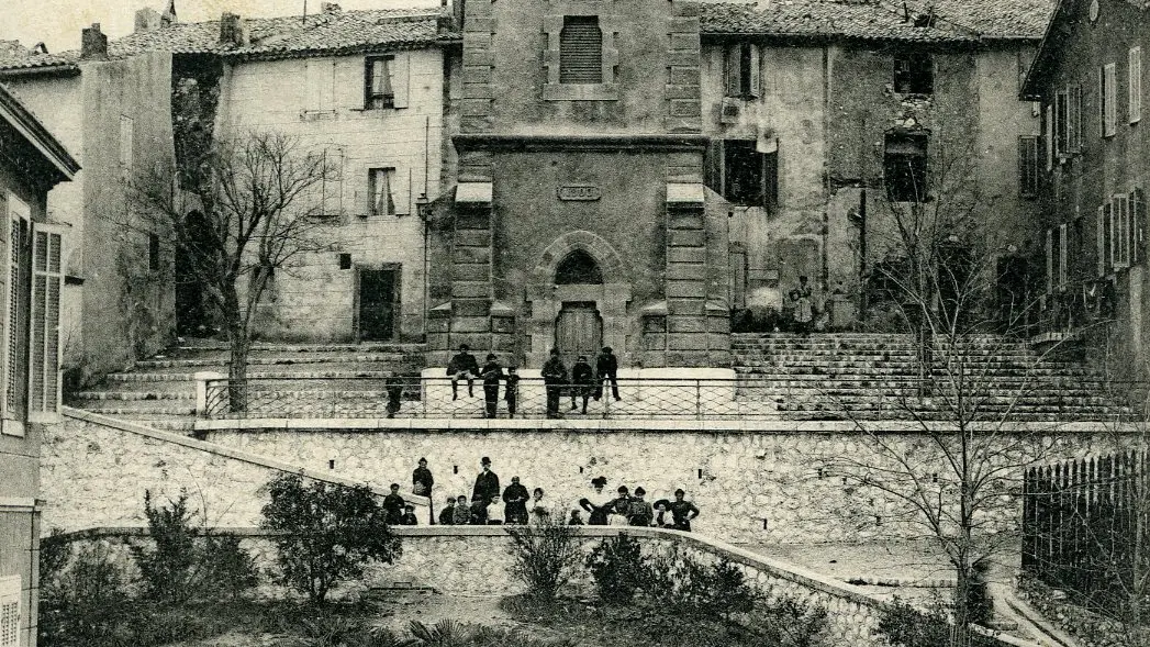 La tour de l'Horloge et le square Arnaud-Mathieu en 1908.