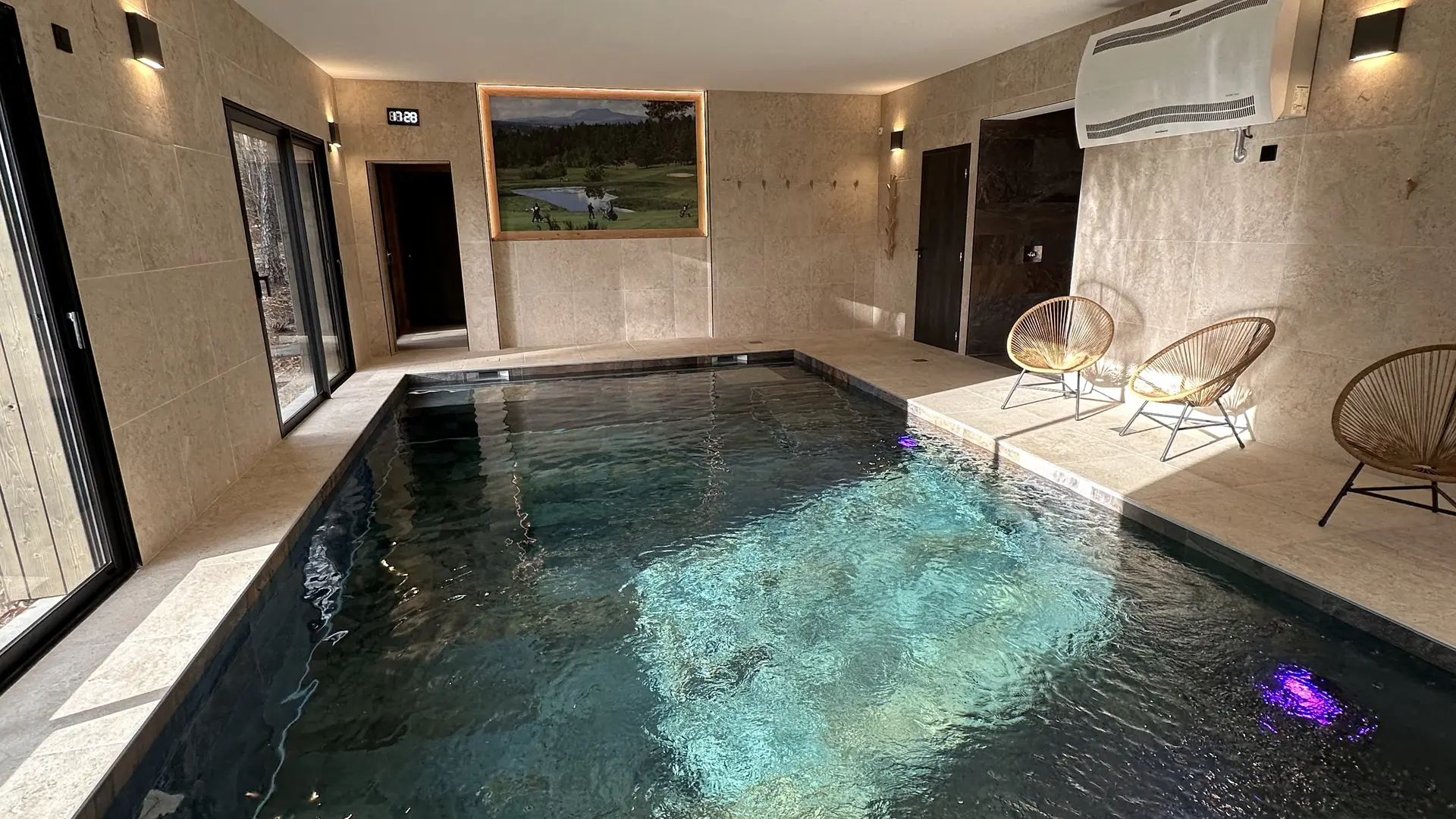 Piscine couverte privatisable