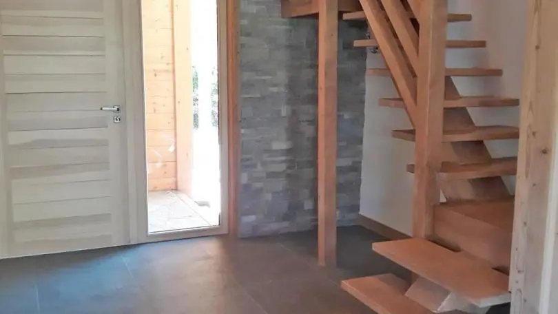 Escalier montant à l'étage