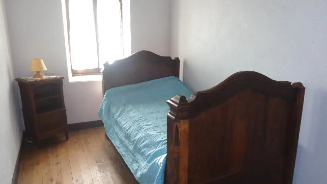 Chambre avec 1 lit 1 personne