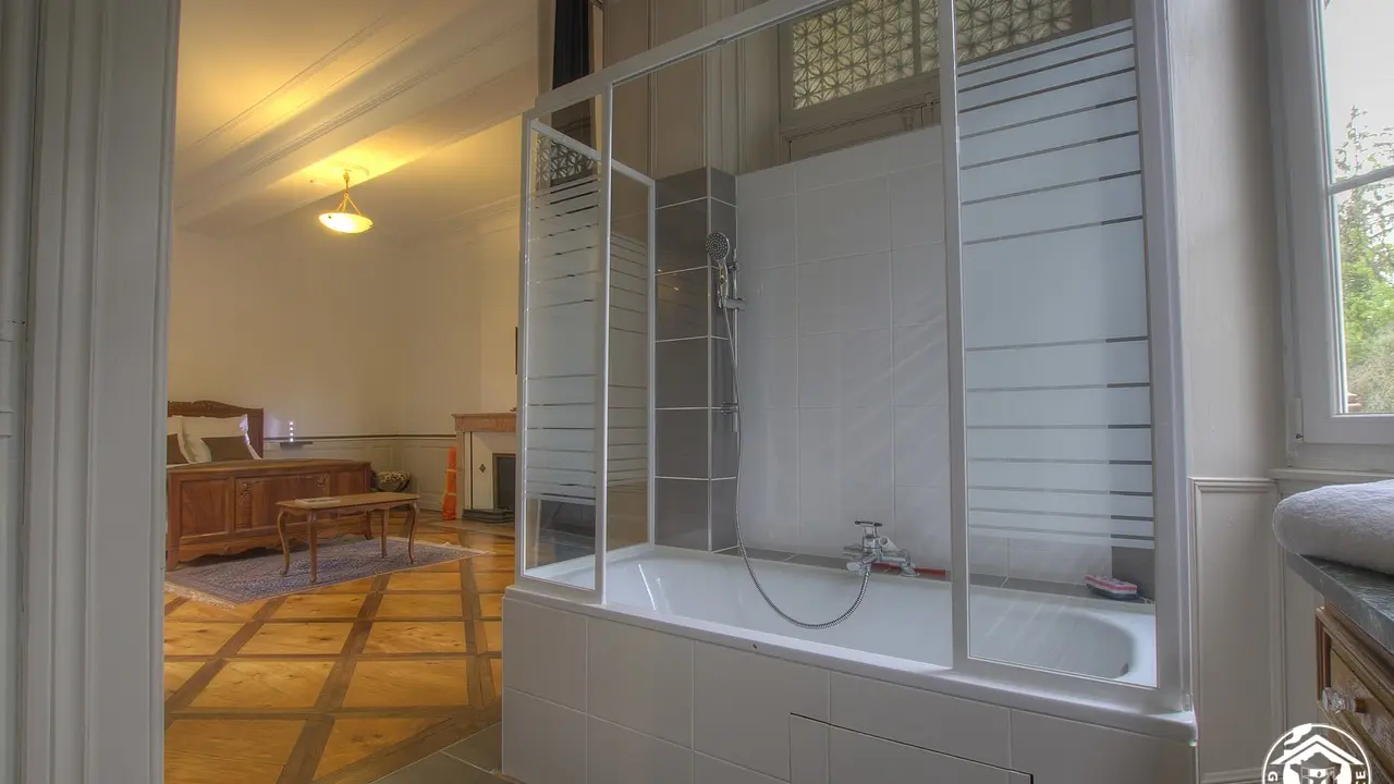 la salle de bain dans une des tours