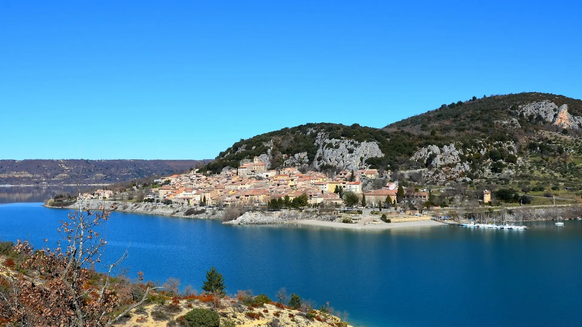 Bauduen, un village sur le lac