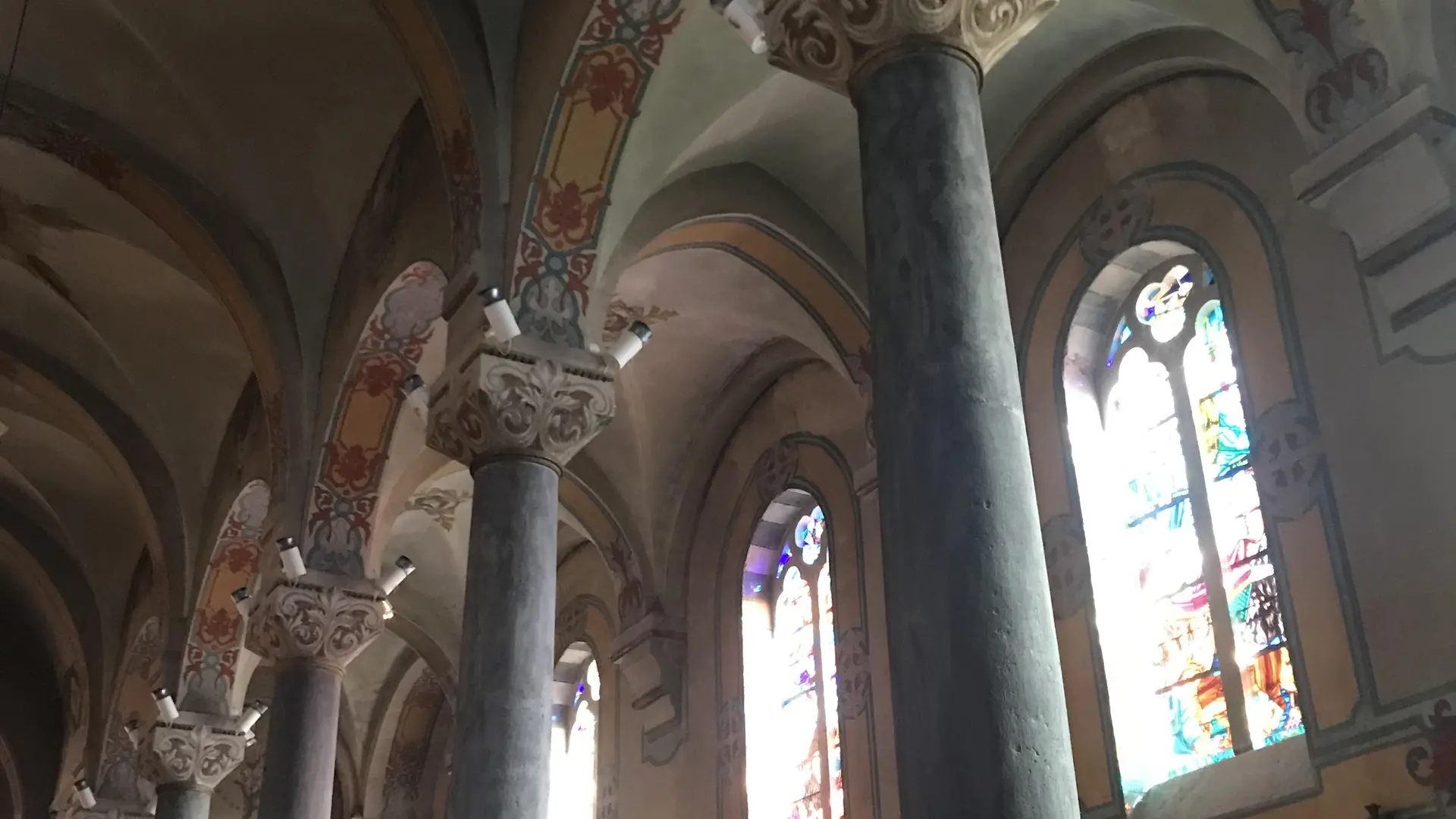 L'intérieur de l'église de Chalmazel