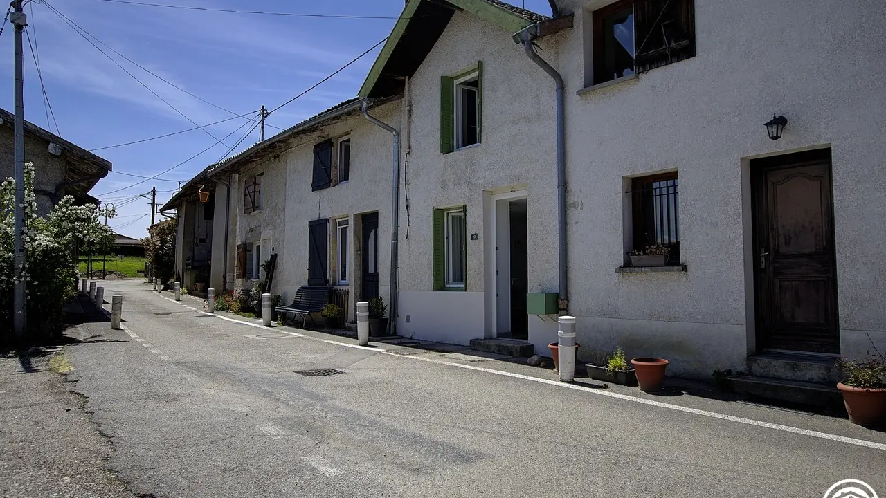 Vue sur la façade principale du Gite.
