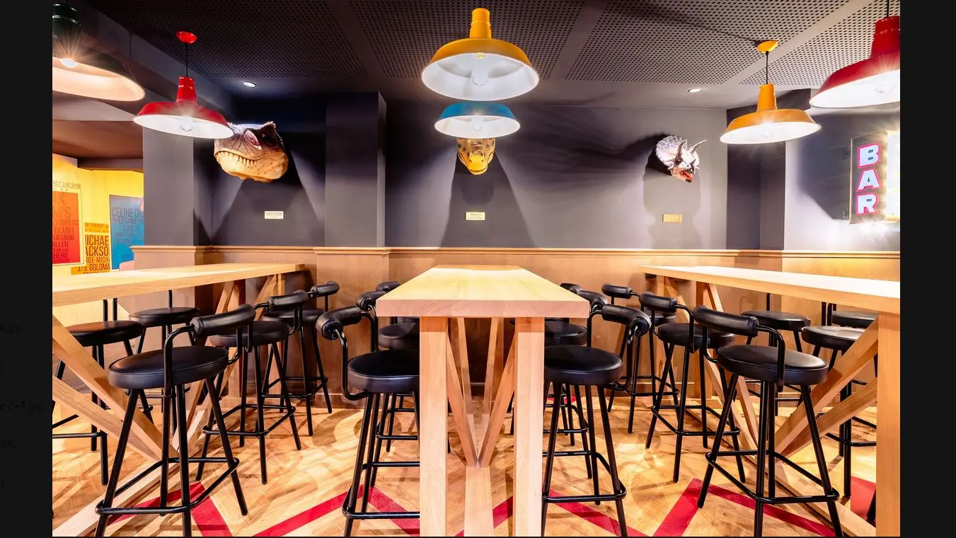 Salle de restaurant de l'hôtel RockyPop