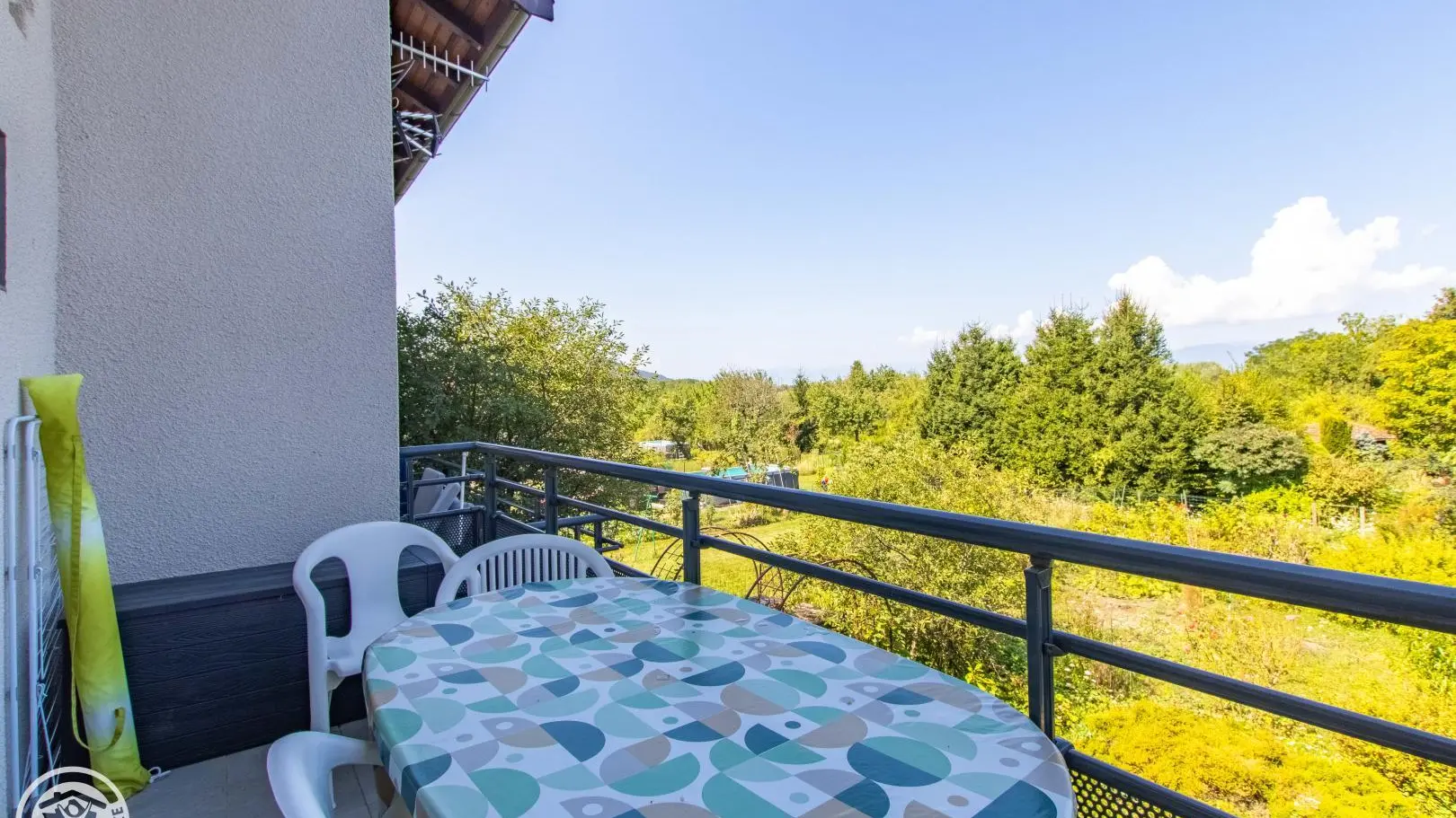 Balcon derrière, vue sur le jardin