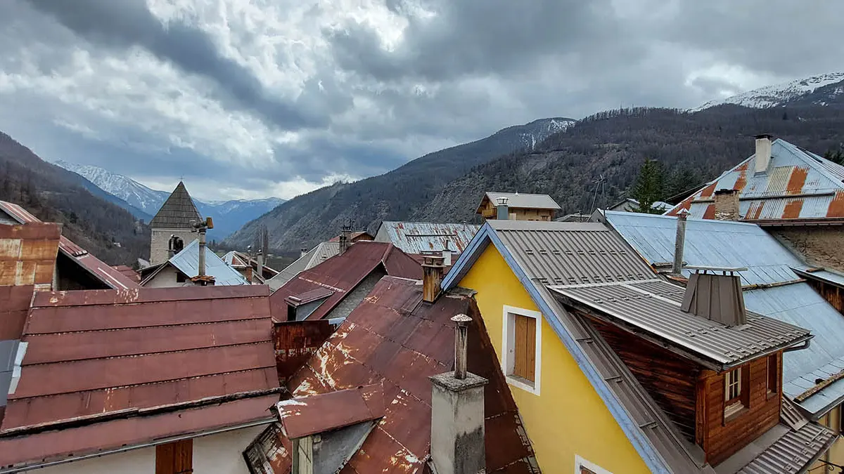 Hôtel Pascal, Allos vue sur les toits du village