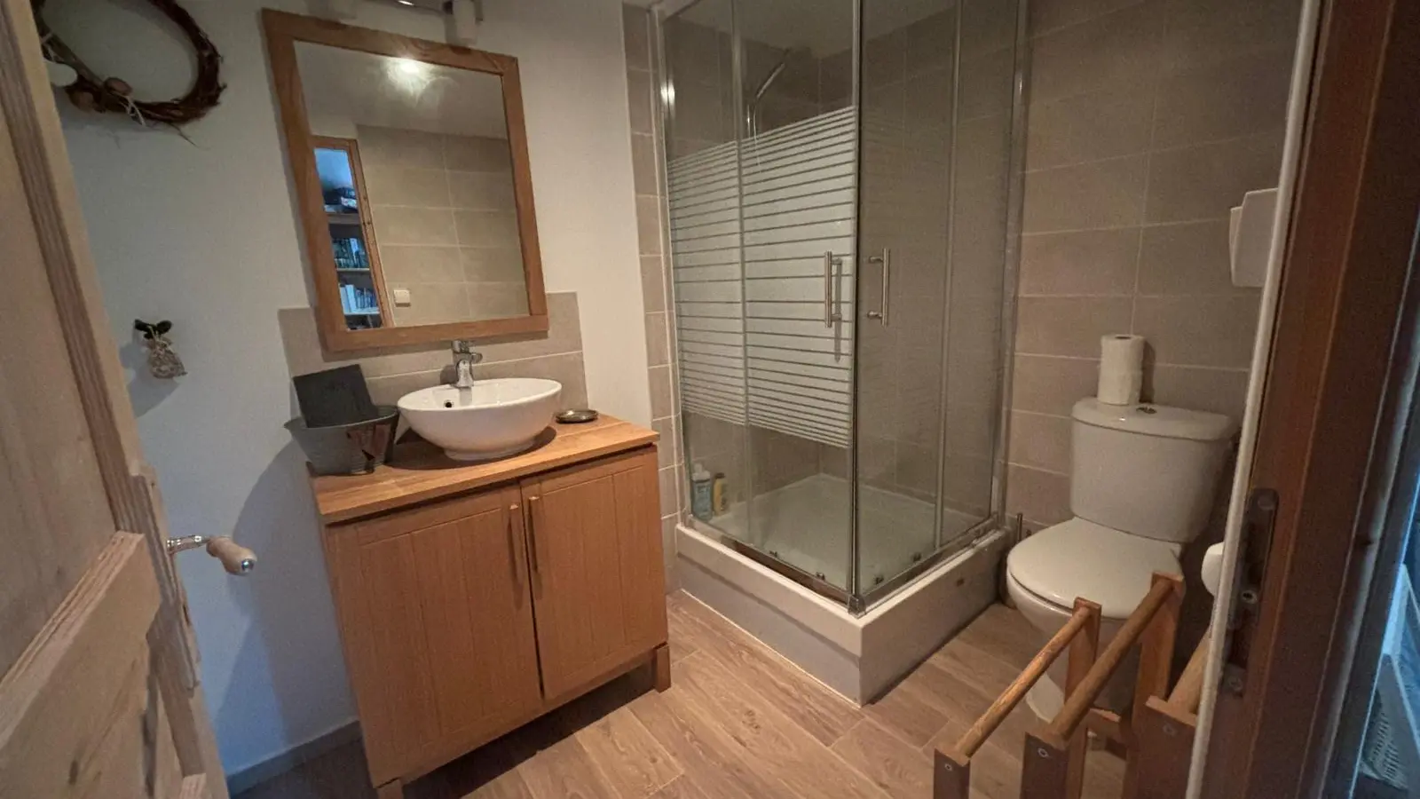 Salle de douche + WC 2