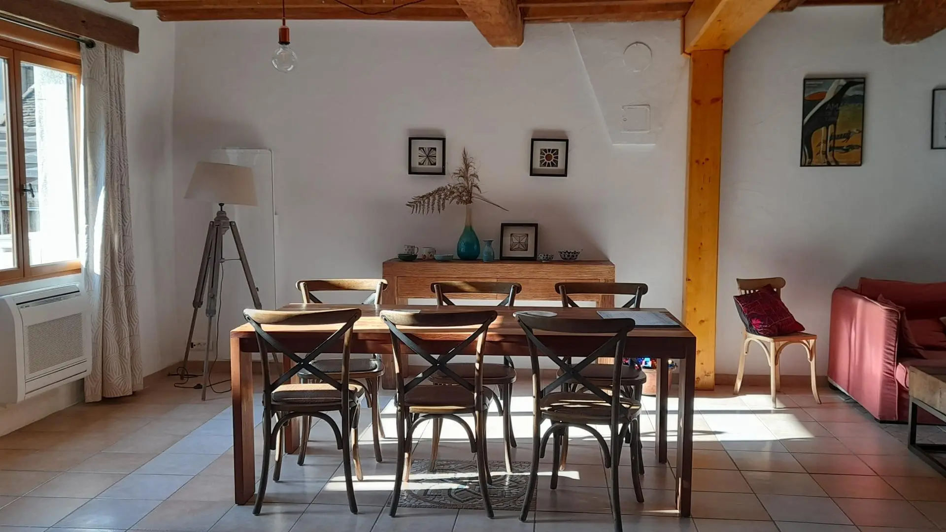 salle à manger sur pièce principale