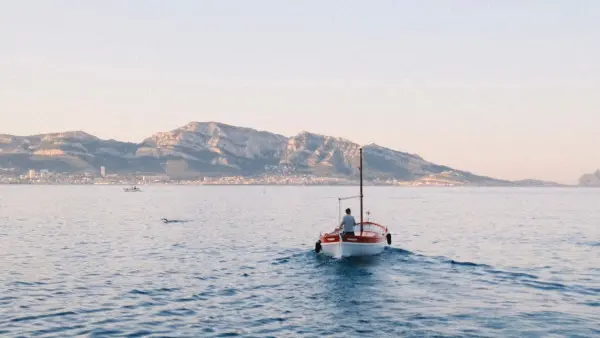 Guided tour aboard a traditional barquette