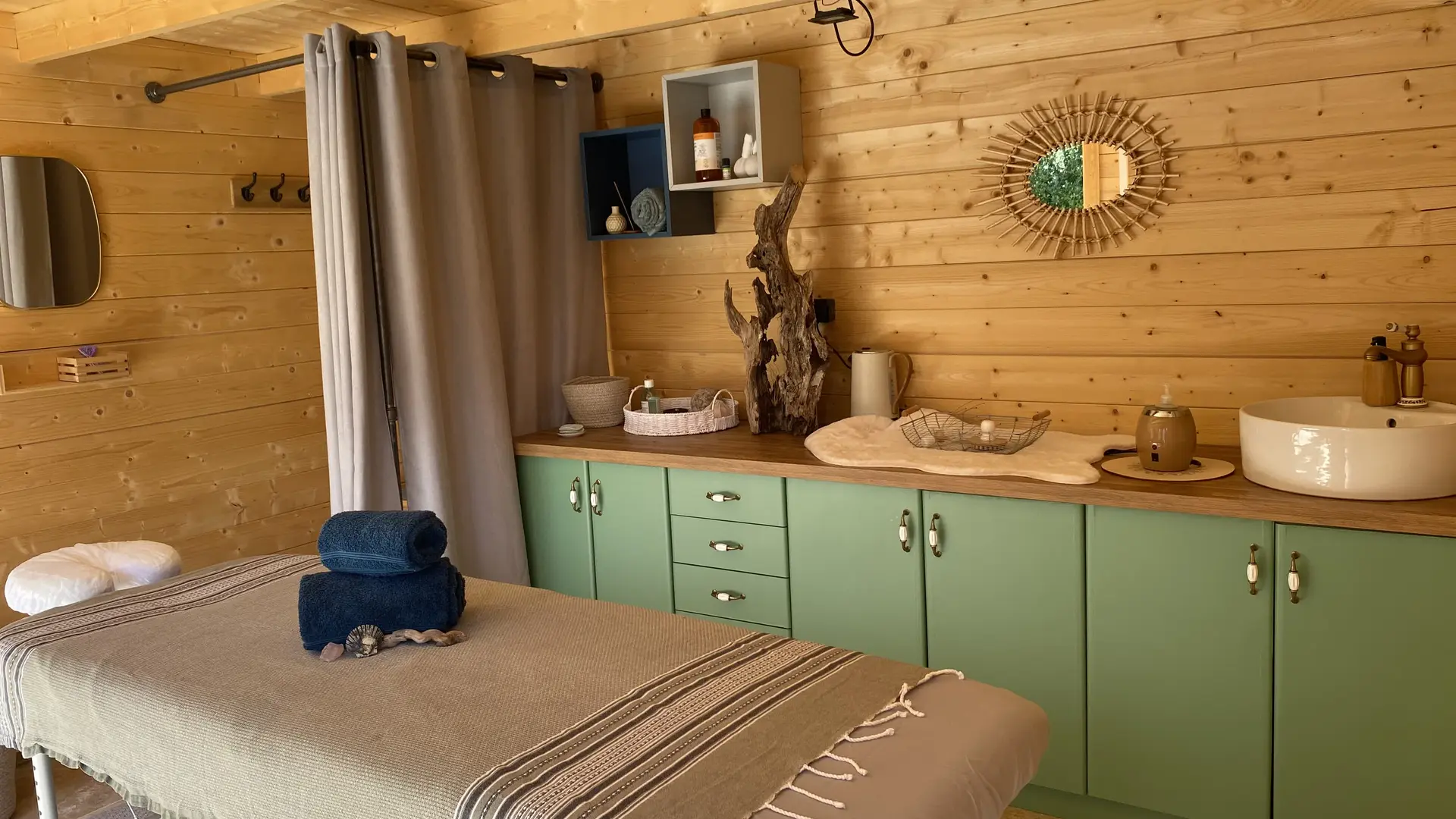 Salle de massage attenante au bain nordique extereur