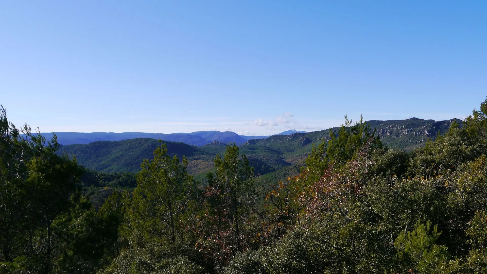 Vue sur le massif de la Loube et la Sainte-Baume