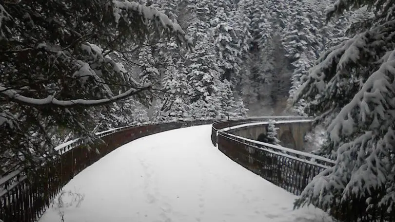 neige fraîche sur le Viaduc des Peux, à quelques foulées du gîte...