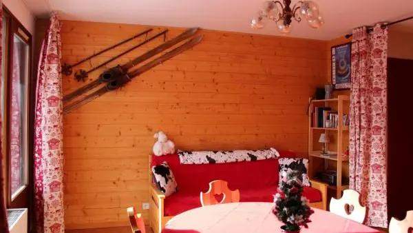 Salle à manger et séjour avec canapé/Dining room and living room with a sofa-Jalouvre-Le Grand-Bornand