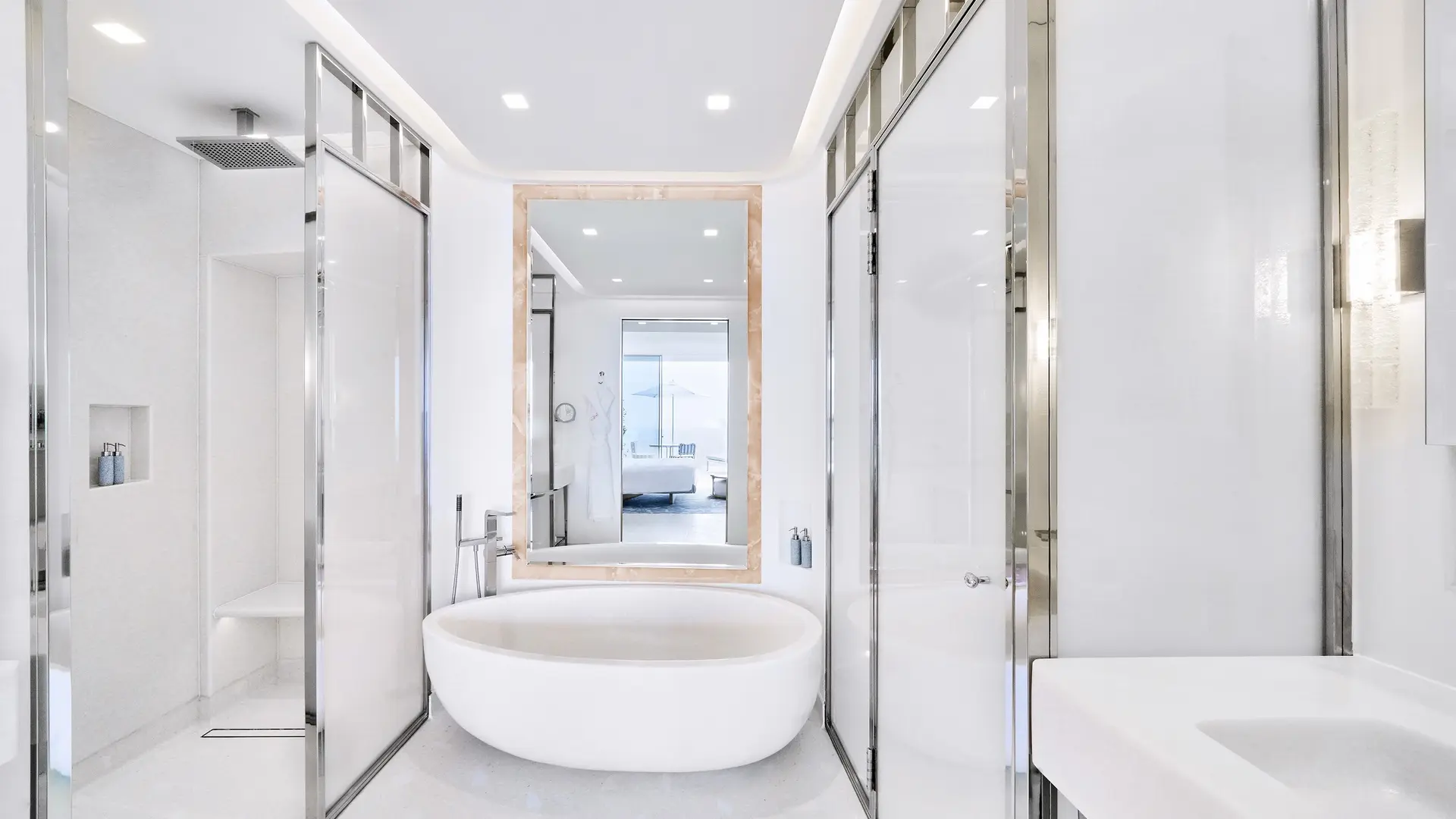 Grand Duplex Pool Suite