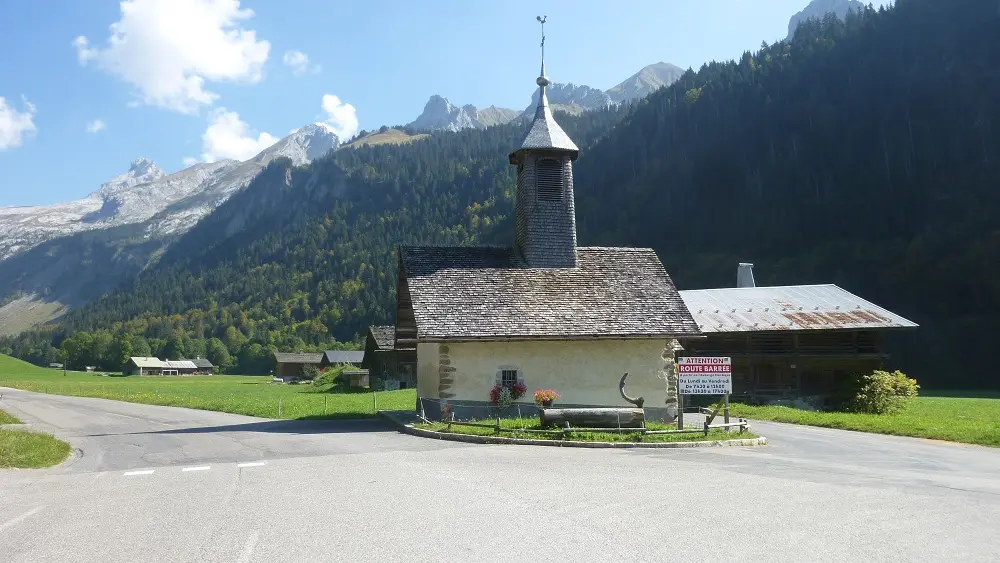 A 100m de la chapelle les plans